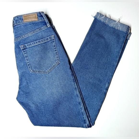 Hollister Women’s Ultra High-Rise Mom Jeans Size- W 23 / L 27 - Picture 8 of 11